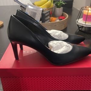 Size 8 2 in Black heel